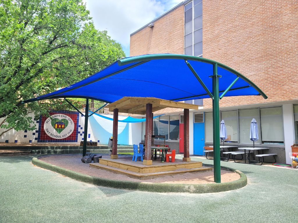 Cantilever Umbrella Shade Structure